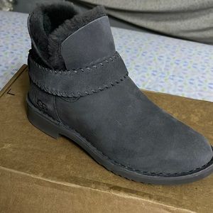 UGG ANKLE BOOTS